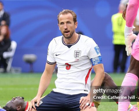Harry Kane sút “bay” cơ hội lập công, ôm đầu bất lực nhìn tuyển Anh bị Ghana cầm hoà 0-0