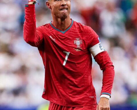 Ronaldo tái sinh: 41 tuổi, xô đổ 3 kỷ lục sau 1 trận đấu
