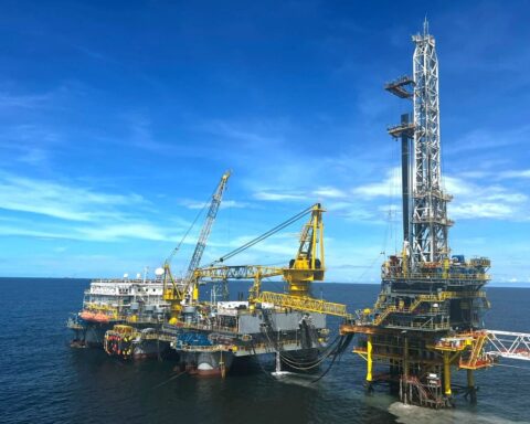 Doanh nghiệp Việt sở hữu 8 “quái vật” đào kho báu ngoài biển khơi báo tin vui