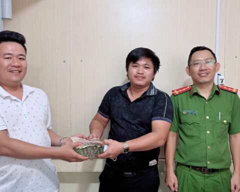 Tài khoản nam thanh niên SN 1999 phát sinh giao dịch 260 triệu đồng: Công an mời chủ hộ kinh doanh ở Hà Nội lên làm việc