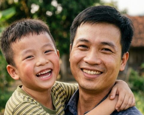 Con chê “xe nhà mình xấu quá”, người cha ở TP.HCM nói một câu mà con tâm phục khẩu phục!