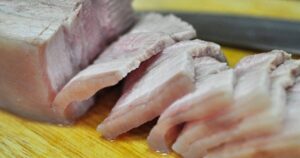 Luộc thịt nên đợi nước sôi hay cho vào nước lạnh? Câu trả lời của chuyên gia đã khiến nhiều người thay đổi suy nghĩ