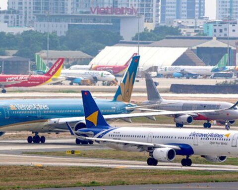 Hàng không Việt “đua” nhận máy bay mới giữa cao điểm hè