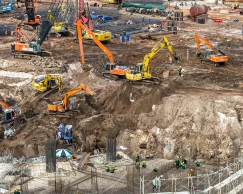 Giá xăng dầu giảm mạnh, sao vật liệu xây dựng không hạ nhiệt mà còn tăng?