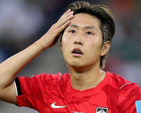 Hàn Quốc 0-0 Nam Phi: Ăn miếng trả miếng