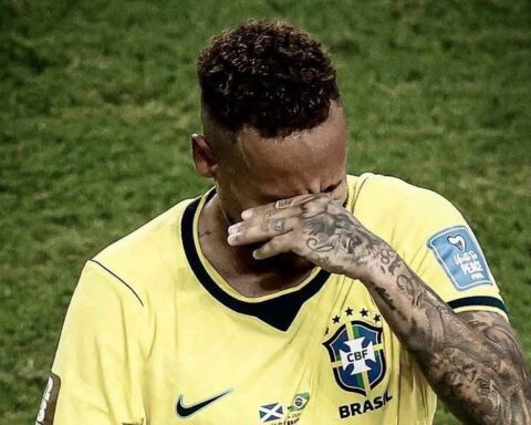Neymar bật khóc!