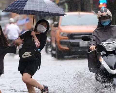 Thời tiết miền Bắc thay đổi đột ngột từ chiều tối nay: Mưa to, dông lốc xuất hiện sau đợt nắng nóng kéo dài