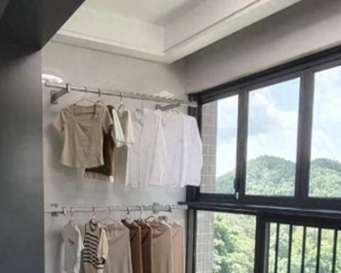Nhìn nhà hàng xóm tôi mới phát hiện: Ban công đẹp lên chỉ vì bỏ một thứ quen thuộc