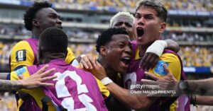 Điên rồ: Ecuador lội ngược dòng quả cảm đánh bại “cỗ xe tăng” Đức 2-1, rộng cửa vào vòng knock-out