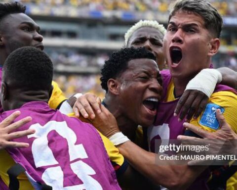 Điên rồ: Ecuador lội ngược dòng quả cảm đánh bại “cỗ xe tăng” Đức 2-1, rộng cửa vào vòng knock-out