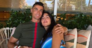 10 triệu lượt thả tim cho bức ảnh Ronaldo ôm mỹ nhân nóng bỏng giữa lúc đang là tâm điểm World Cup 2026