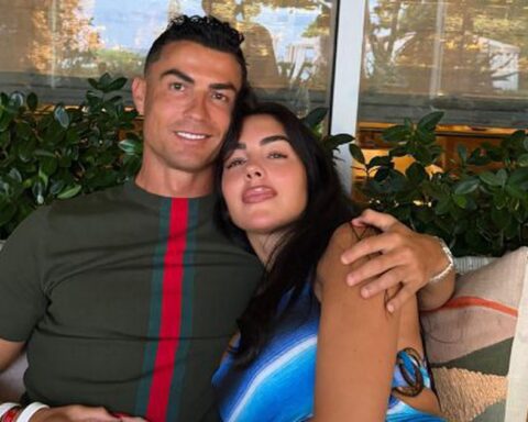 10 triệu lượt thả tim cho bức ảnh Ronaldo ôm mỹ nhân nóng bỏng giữa lúc đang là tâm điểm World Cup 2026