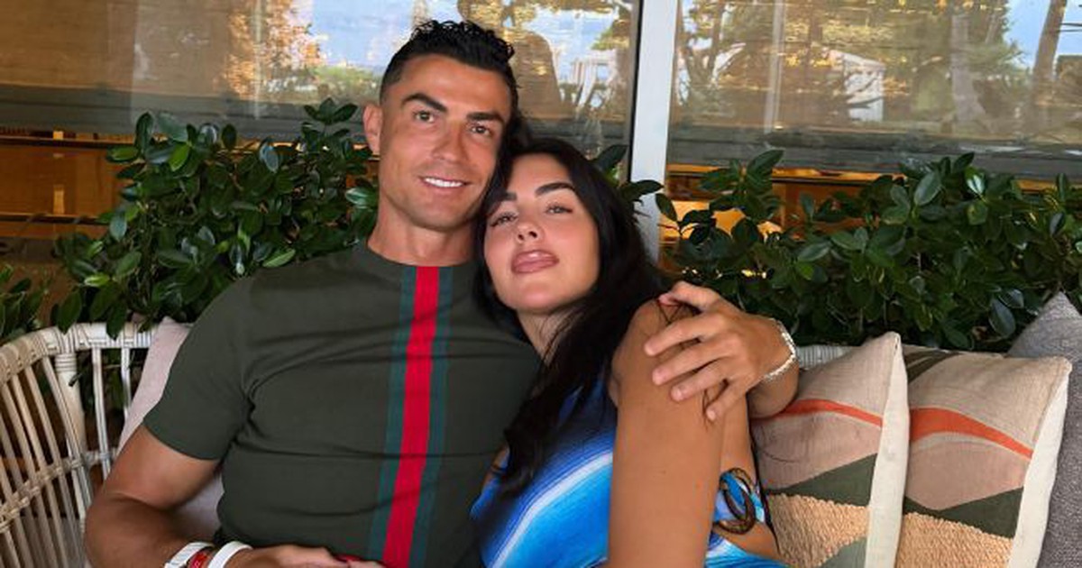 10 triệu lượt thả tim cho bức ảnh Ronaldo ôm mỹ nhân nóng bỏng giữa lúc đang là tâm điểm World Cup 2026