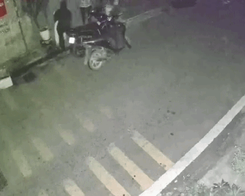 Hà Nội: Cô gái nghi bị 2 thanh niên sàm sỡ, tấn công trước cửa nhà, phải khâu 6 mũi sau 1 câu hỏi
