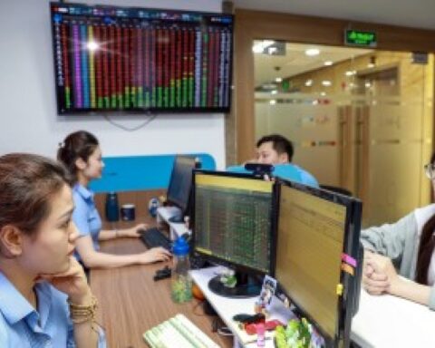 Chứng khoán ngày 25/6: VN-Index giảm gần 15 điểm, áp lực chốt lời gia tăng trước ngưỡng 1.900 điểm