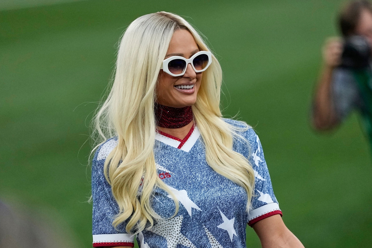 Tiểu thư tài phiệt Paris Hilton gây sốt ở World Cup, được ưu ái làm một việc đầy quyền lực