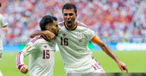 Tây Ban Nha giành vị trí nhất bảng với chiến thắng thuyết phục 1-0, tiễn Uruguay về nước