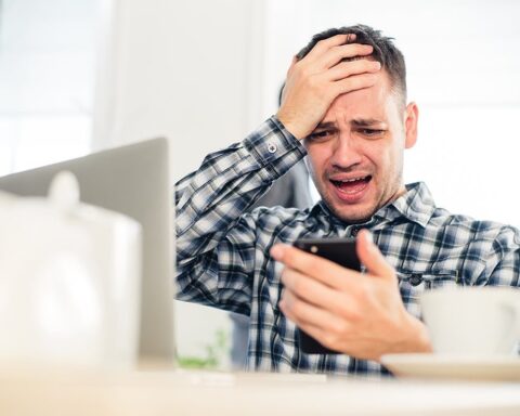 Một công ty có 128 nghìn cổ đông nhưng không có cổ đông lớn, họp Đại hội chỉ 56 người tham dự