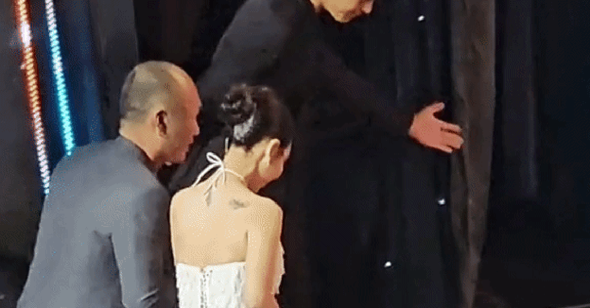 Nữ diễn viên Việt bị đuổi khỏi sân khấu vì quá xấu, mang danh Hoa hậu nhưng không ai công nhận
