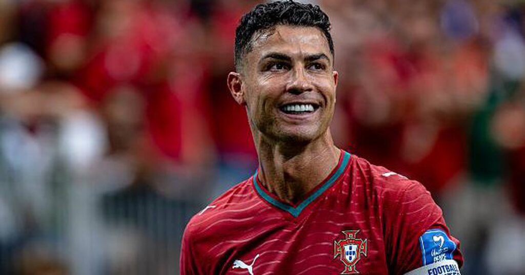 Diễn biến Colombia vs Bồ Đào Nha: Ronaldo đá chính, trận đấu bắt đầu