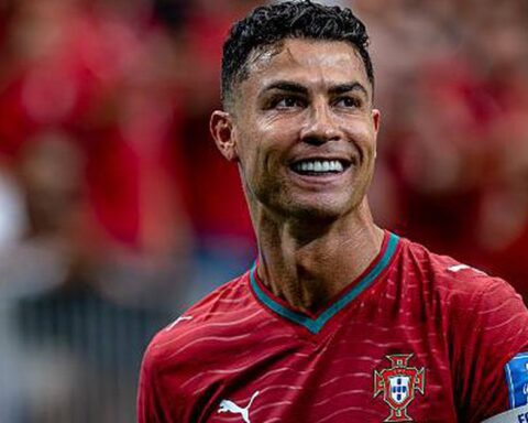 Diễn biến Colombia vs Bồ Đào Nha: Ronaldo đá chính, trận đấu bắt đầu
