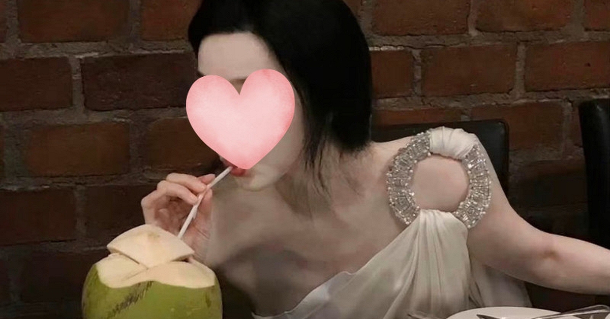 Mỹ nhân ngồi uống nước dừa mà đẹp như tranh vẽ, 20 năm chưa bao giờ biết xấu