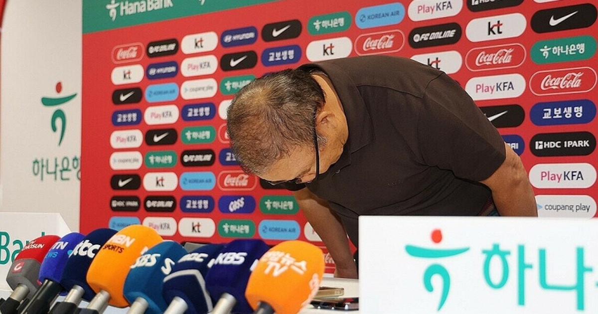 Ông Park Hang-seo cúi đầu xin lỗi sau thất bại của ĐT Hàn Quốc ở World Cup