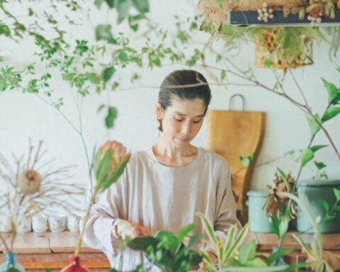 Người phụ nữ U40 biến căn bếp thành “khu vườn xanh” với hơn 30 loại cây: Mỗi sáng thức dậy đều thấy cuộc sống đáng yêu hơn
