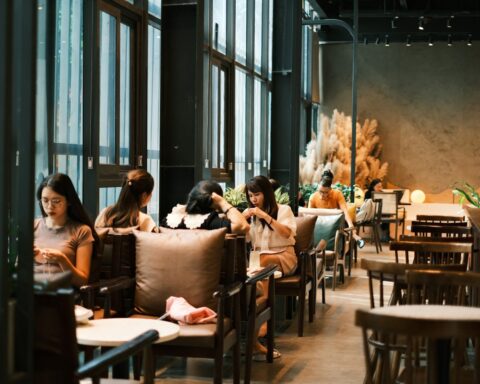 Từ 1/7, quán cà phê mở nhạc phải đóng phí bản quyền, đây là cách tính