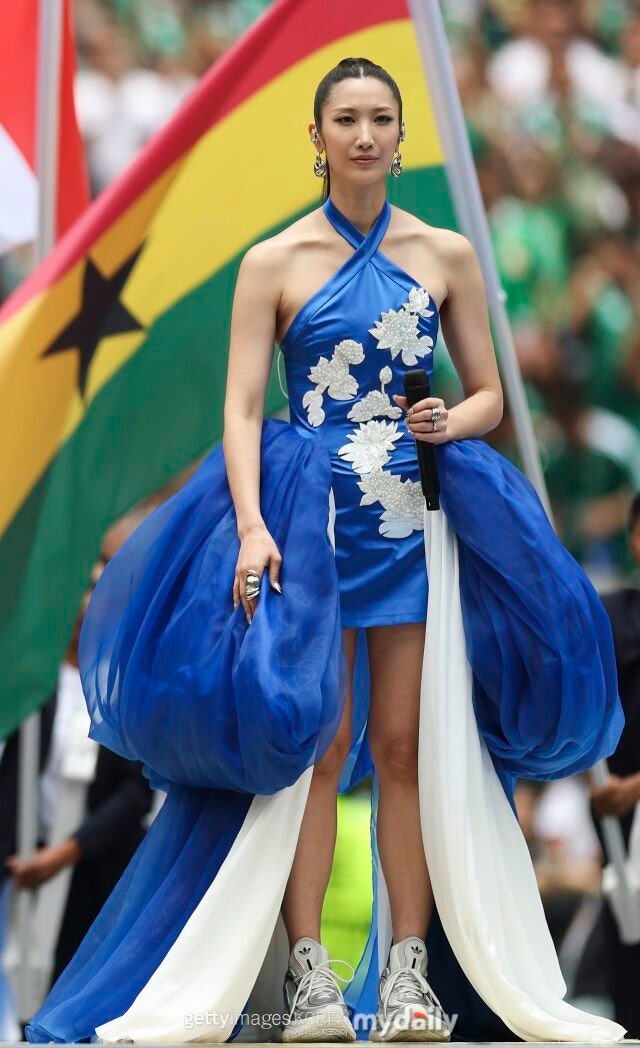 Lisa diễn World Cup ồn ào tranh cãi nhưng giọng ca này lại được khen hết lời!- Ảnh 1.