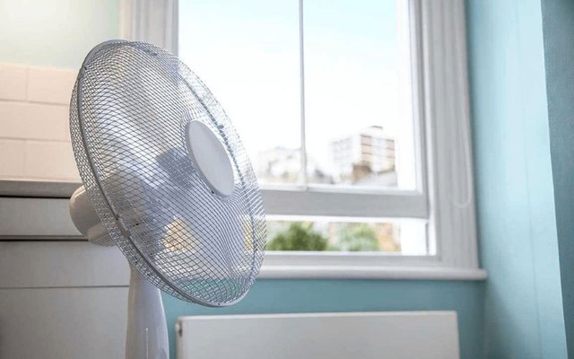 Bật quạt kiểu này không mát mà còn làm nhà nóng hơn: Nhiều người vẫn đang thực hiện- Ảnh 1.
