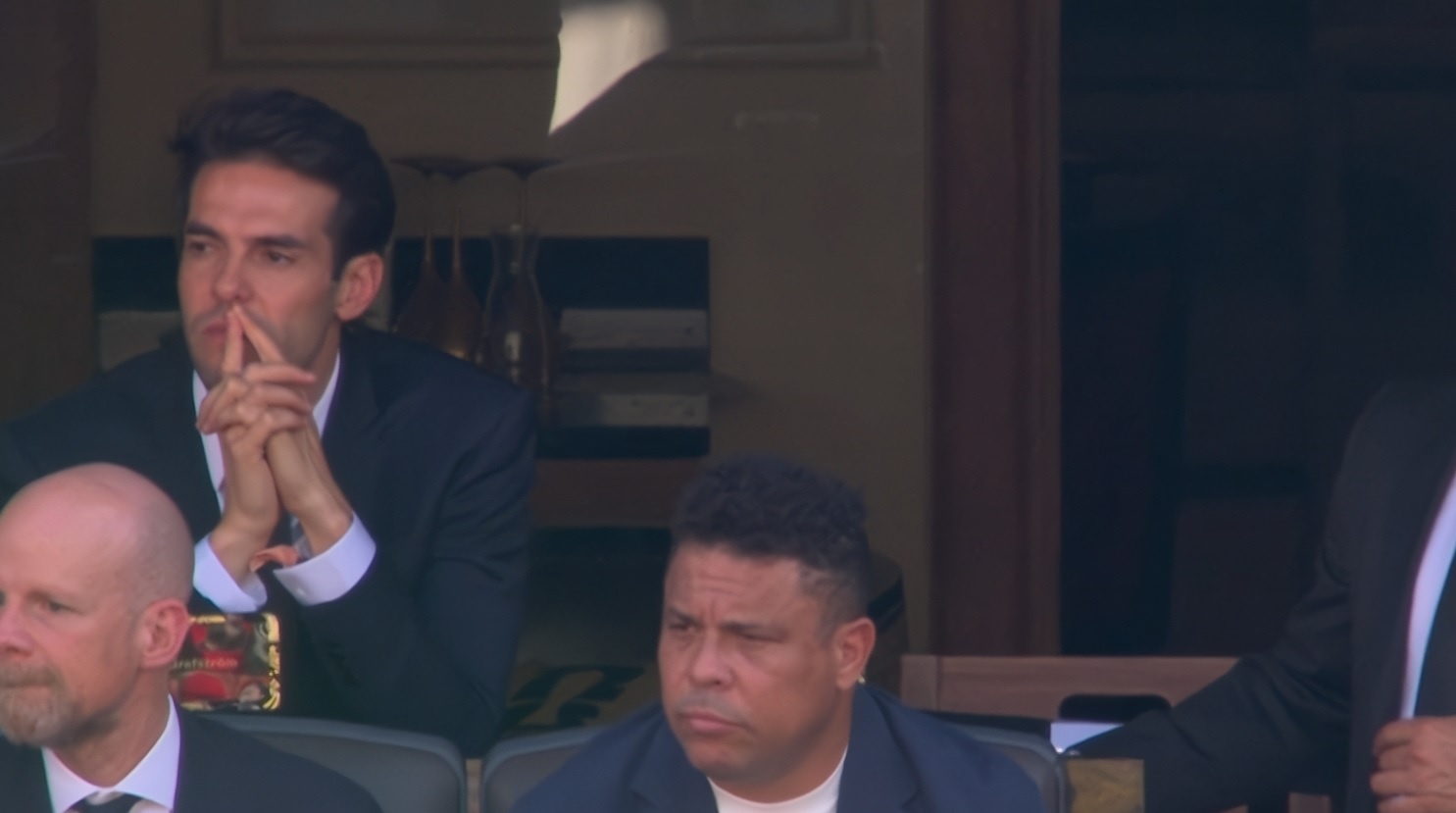 Vũ trụ siêu sao và huyền thoại trứ danh hội tụ cổ vũ Brazil: Ronaldo "Béo" lo sốt vó bên cạnh "thiên thần" Kaka- Ảnh 2.
