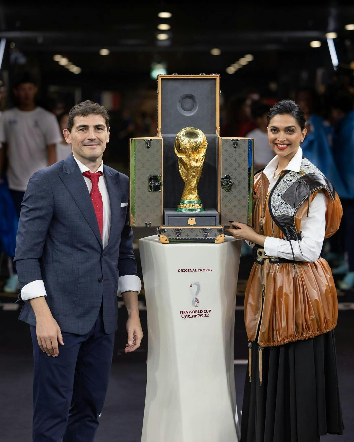 Lần duy nhất Messi và Ronaldo chịu ngồi xuống cùng nhau- Ảnh 2.