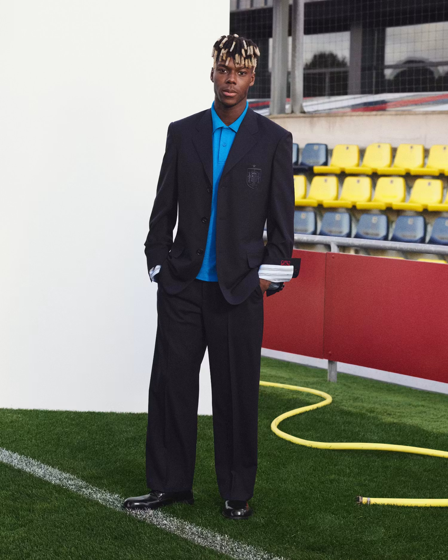 World Cup 2026 biến thành Fashion Week: Sân bay toàn trai đẹp mặc chất, đội tuyển 52 năm mới quay lại 