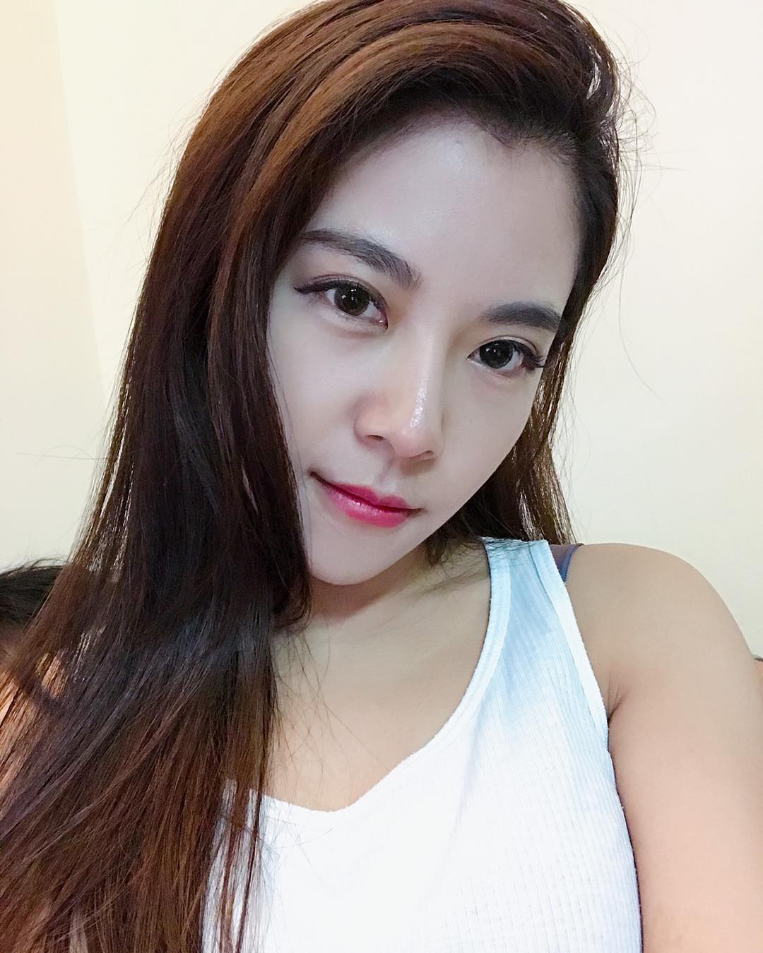 Tiếp viên hàng không đổi đời nhờ đưa khăn giấy cho hành khách lau nước mắt: 10 năm sau giàu đến mức ở resort như ở nhà - Ảnh 4.