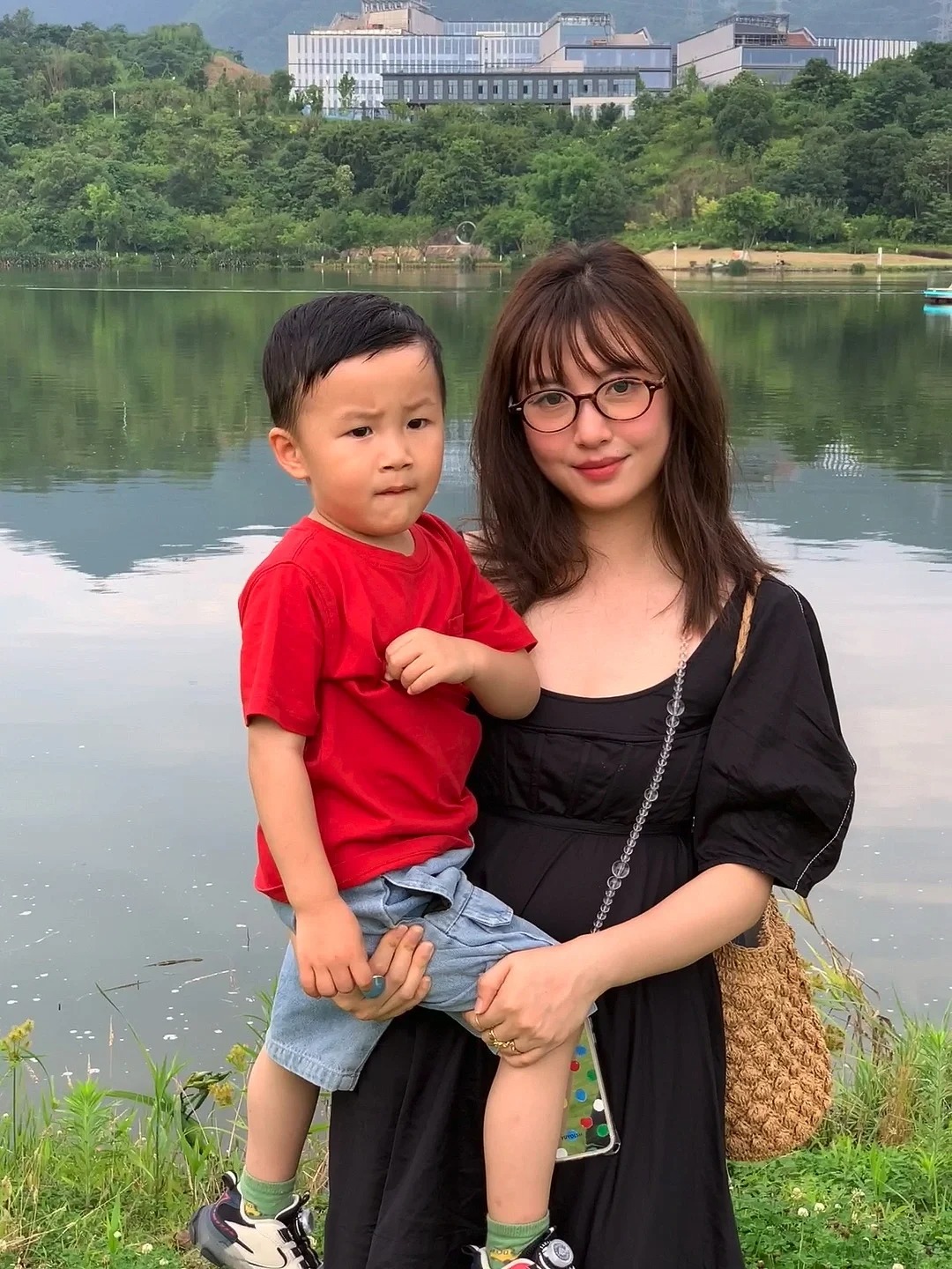 Vì sao người đi làm có ngày nghỉ, học sinh có kỳ nghỉ, còn làm mẹ gần như không có khái niệm tan ca?- Ảnh 2.