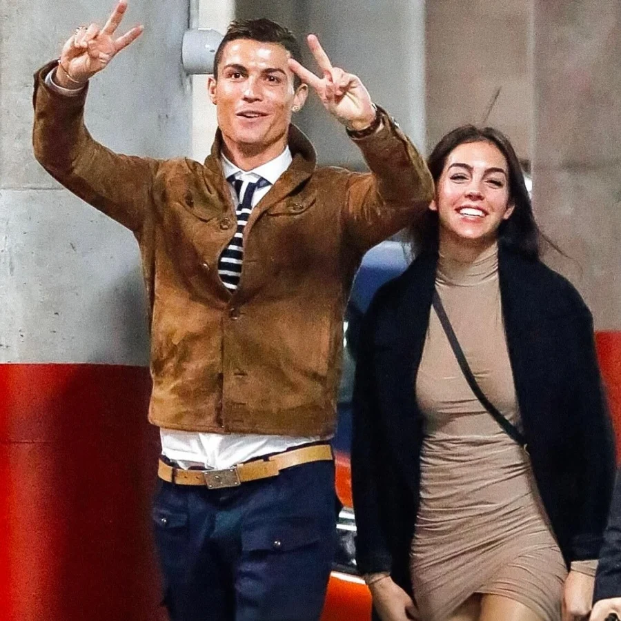Từ nhân viên bán hàng thành vợ Ronaldo: Điều thay đổi cuộc đời không chỉ là CR7- Ảnh 7.