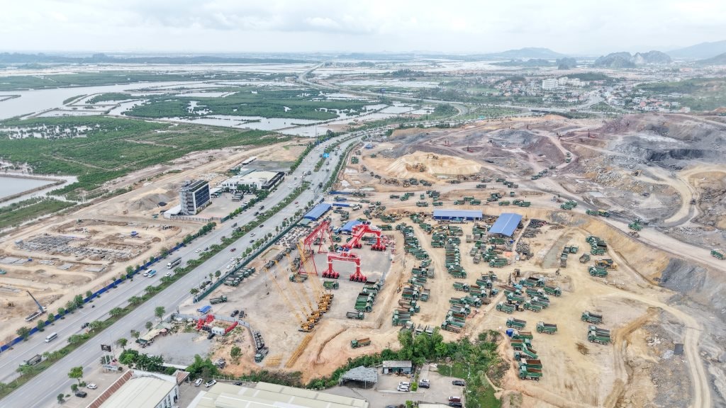 Doanh nghiệp của tỷ phú Phạm Nhật Vượng huy động máy móc thi công nhà ga tại siêu dự án 5,6 tỷ USD chưa từng có trong lịch sử- Ảnh 2.