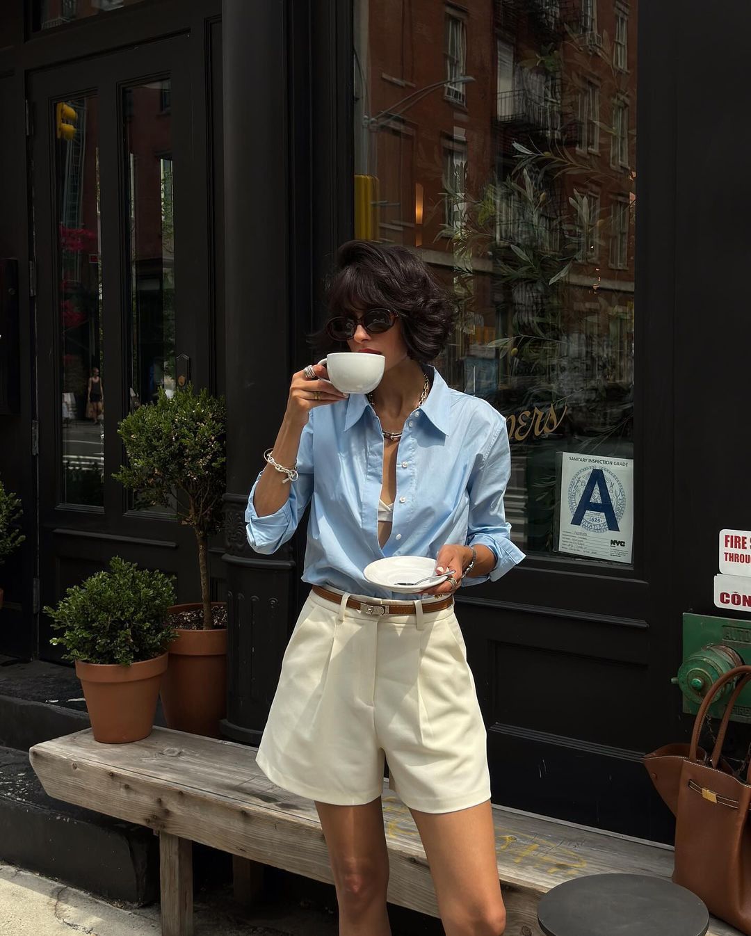 Quần shorts đang được hội “cool girl” nâng tầm: Mix đúng kiểu vừa mát vừa sang, mặc cả hè không chán- Ảnh 24.