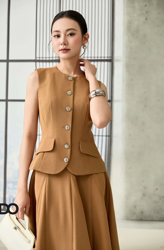 Không cần mua nhiều đồ, chỉ cần một chiếc vest không tay là đủ đẹp với 5 công thức cực dễ áp dụng - Ảnh 9.