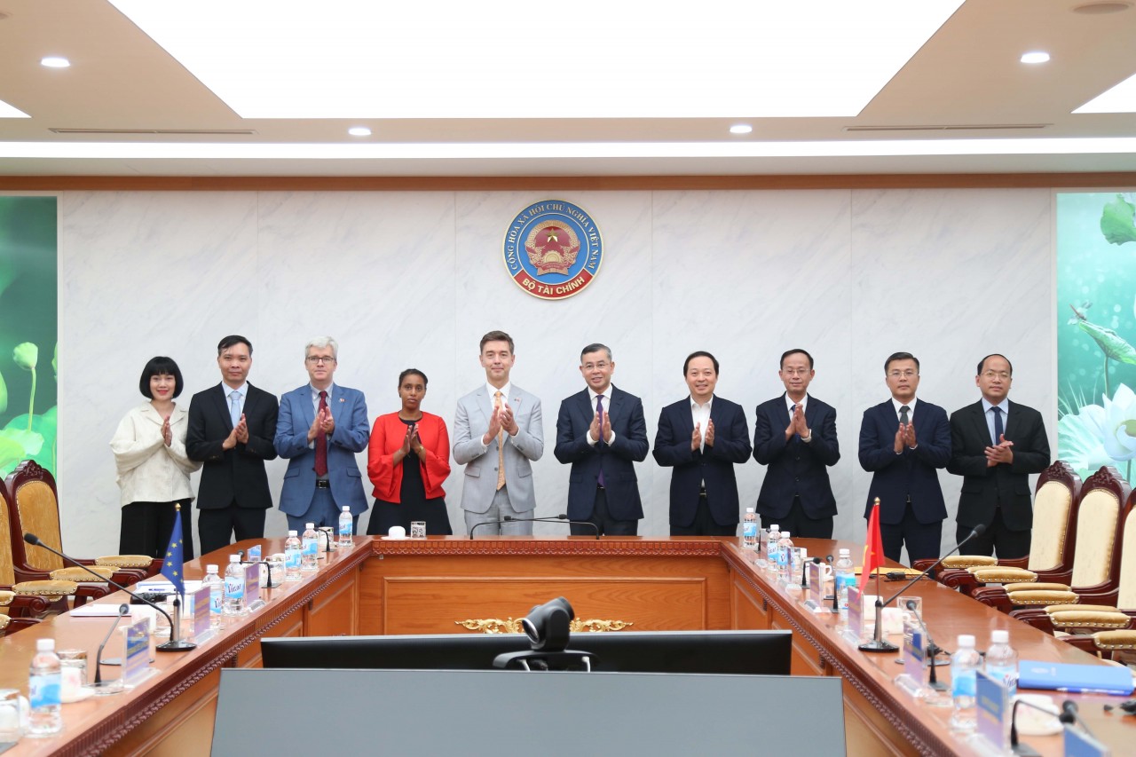 Bộ trưởng Ngô Văn Tuấn tiếp Đại sứ, Trưởng phái đoàn EU tại Việt Nam Julien Guerrier