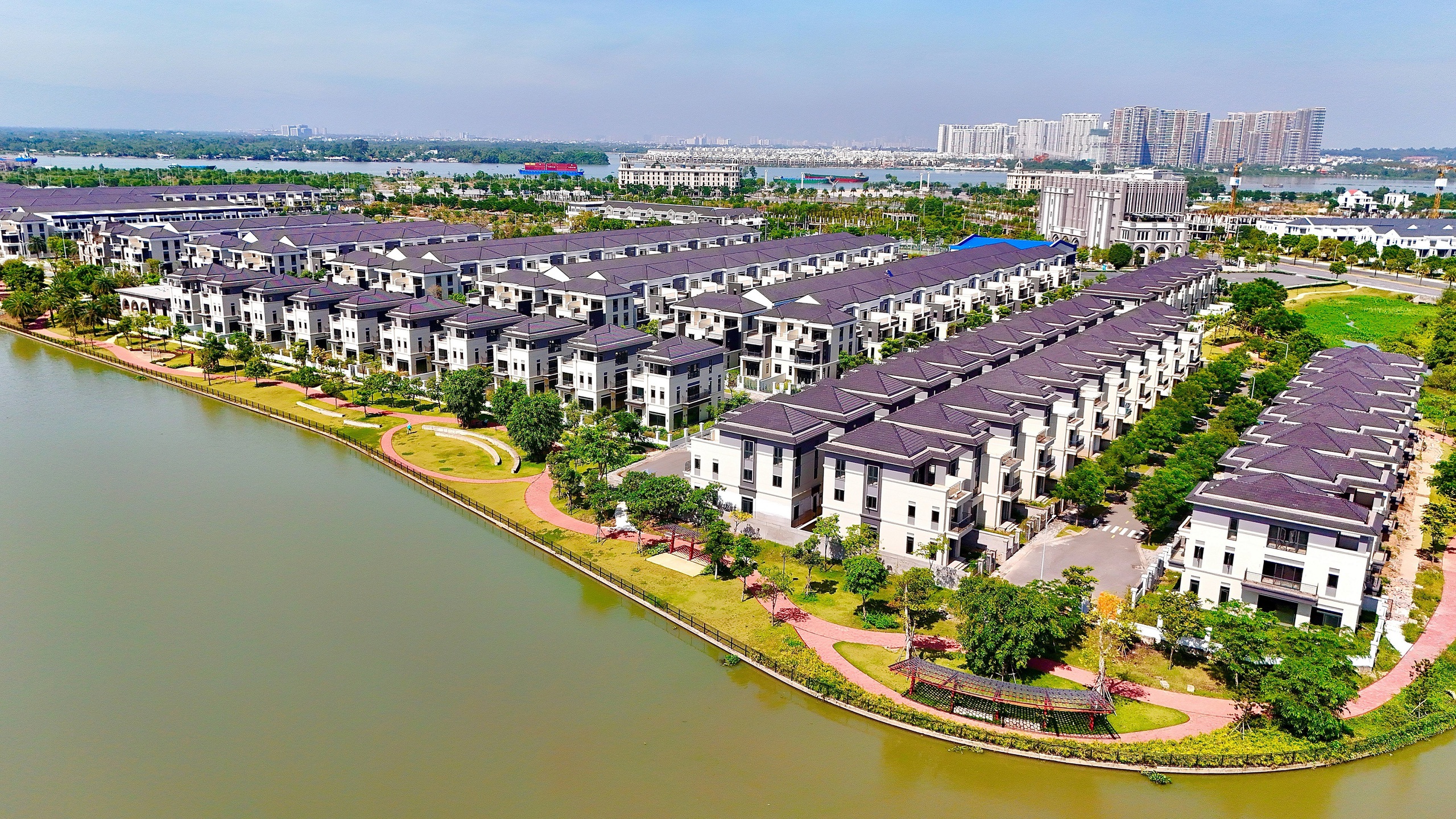 Cuộc đua thị phần bất động sản TP.HCM: Những