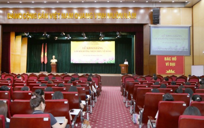 Đảng ủy Bộ Tài chính khai giảng Lớp bồi dưỡng nhận thức về Đảng cho 245 quần chúng ưu tú