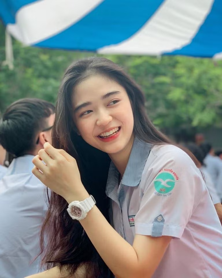 Mỹ nhân có ánh mắt kì lạ khi ngồi cạnh Võ Điền Gia Huy: Nổi tiếng khi tậu BMW năm 23 tuổi, không dám so mặt cũ với hiện tại- Ảnh 3.