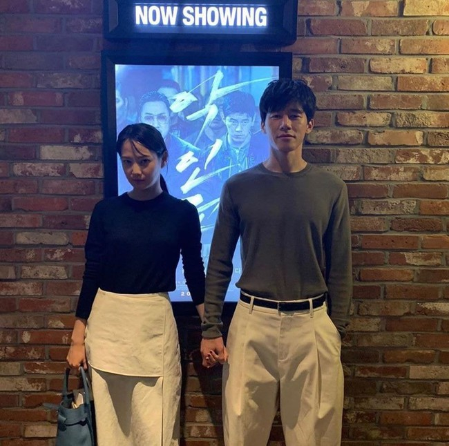 “Thầy giáo” bảnh nhất lúc này: U50 body hết nước chấm, cùng vợ làm thành couple mặc chất suốt một thập kỷ- Ảnh 22.