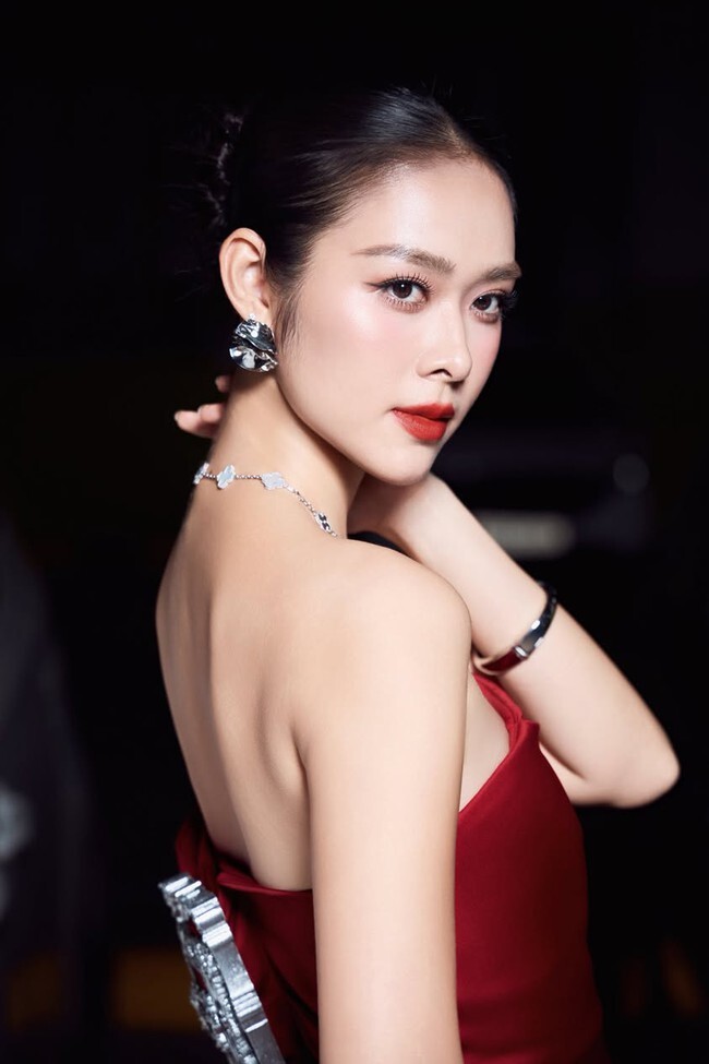 Việt Nam có 1 mỹ nhân chỉ đi bộ cũng hút 70 triệu view, tàn tạ đến mấy vẫn đẹp phát sáng cả khung hình- Ảnh 4.