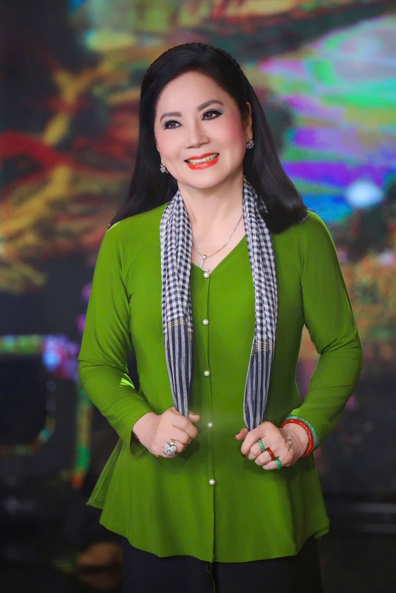 Hoa khôi cải lương 3 lần đò: Sống một mình trong căn nhà 6 tầng giá 20 tỷ, thu nhập 100 triệu/tháng- Ảnh 1.