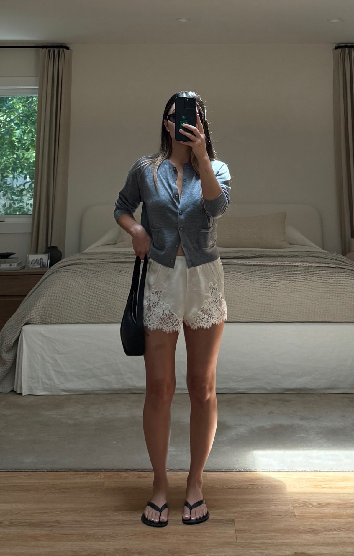 Quần shorts đang được hội “cool girl” nâng tầm: Mix đúng kiểu vừa mát vừa sang, mặc cả hè không chán- Ảnh 3.