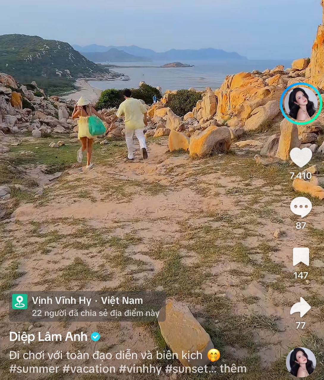 Chị đẹp Vbiz và tình trẻ đăng clip du lịch riêng tư, cử chỉ thân mật gây nóng mắt- Ảnh 1.