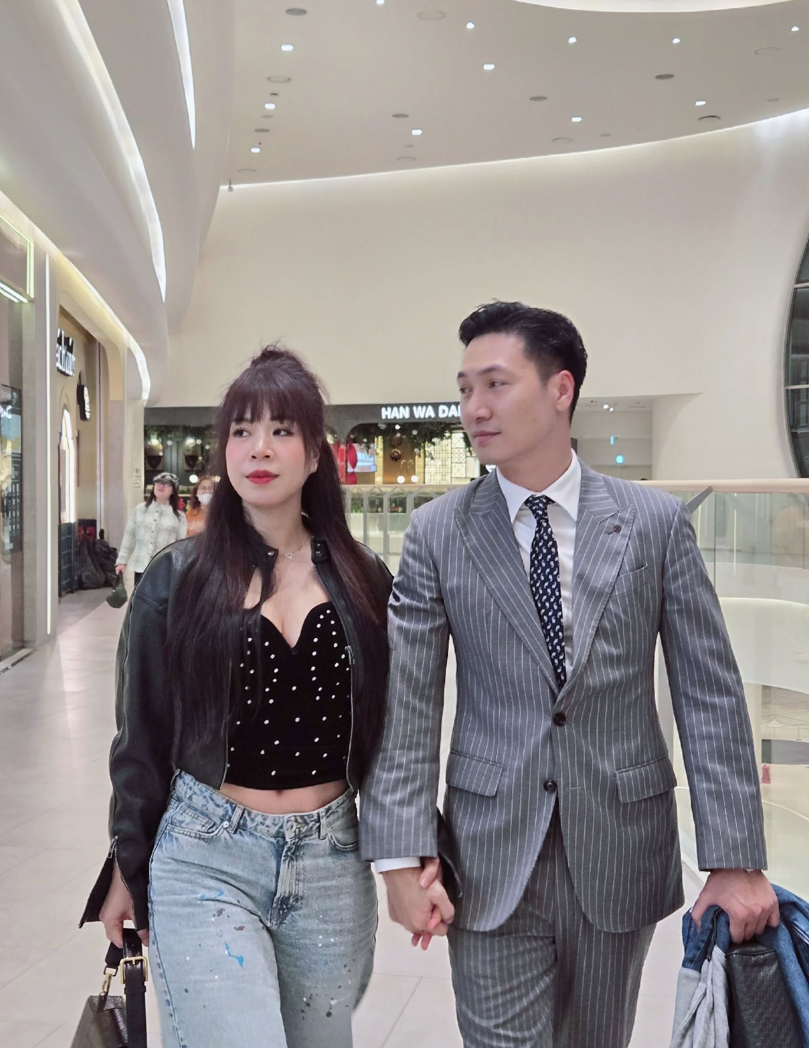 Nam diễn viên giàu nhất miền Bắc: Vợ là "thanh mai trúc mã", xây biệt thự xa xỉ như khách sạn 5 sao- Ảnh 7.